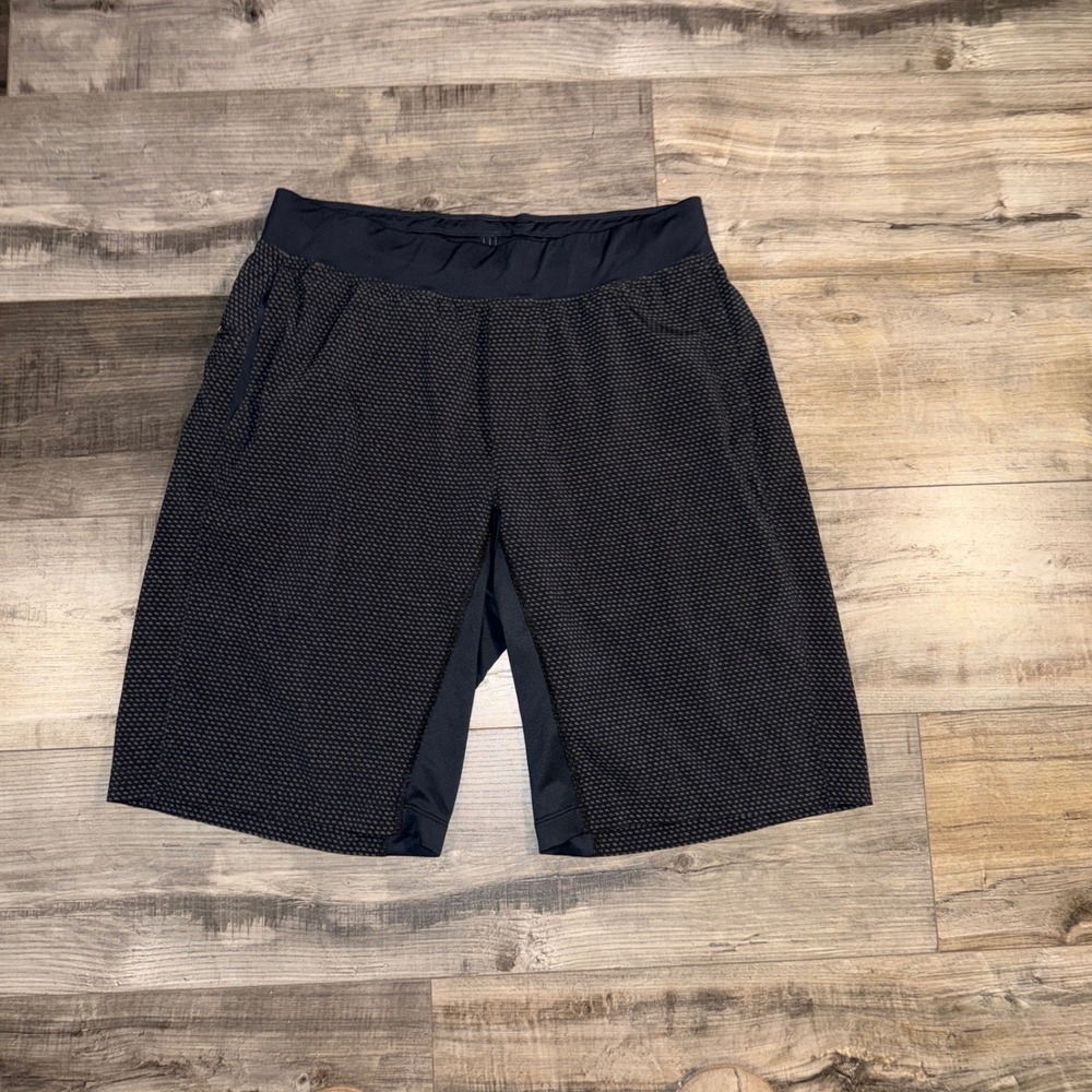 Lululemon T.H.E. Short 11" Linerless Mens L Black Pattern Training Gym‎